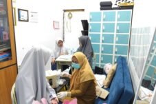 Puskesmas Tamamaung Gelar Vaksinasi HPV di SMPIT Darul Fikri Makassar