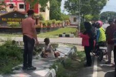 Ketua Bhayangkari Sinjai Berbagi Kasih di Hari Penuh Berkah