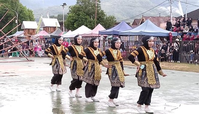 The Best! Unipol Lamappapolenro Soppeng Gelar Lomba Poco-Poco, Meriah dan Spektakuler