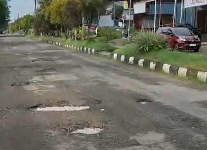 Keterangan foto: Jalan Jendral Sudirman (Dokumentasi Insertrakyat.com, Mei 2025).