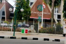 Kejati Riau mengumumkan penetapan sembilan tersangka baru dalam penyidikan dugaan korupsi dana Participating Interest PT SPRH periode 2023–2024.