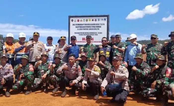 Tim Satuan Tugas Penertiban Kawasan Hutan (Satgas PKH) resmi menyegel tambang nikel PT Tonia Mitra Sejahtera (TMS) di Kabaena,