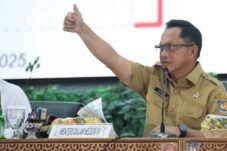 Foto Mendagri Tito Karnavian saat rapat koordinasi di Kampus Institut Pemerintahan Dalam Negeri (IPDN) Jatinangor,