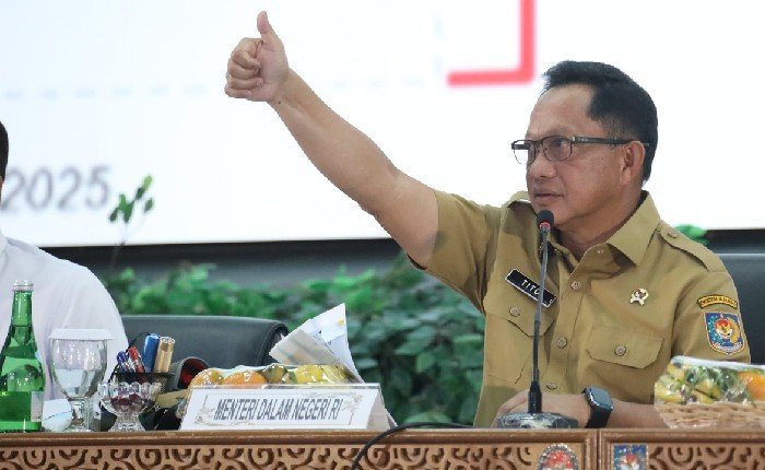 Foto Mendagri Tito Karnavian saat rapat koordinasi di Kampus Institut Pemerintahan Dalam Negeri (IPDN) Jatinangor,