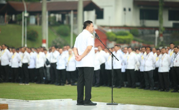Tomsi Tohir saat memimpin apel sebelum Rakor di Jatinangor.