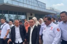 Usai berdialog dengan pihak manajemen, Sufmi Dasco menegaskan agar proses PHK dihentikan sementara sampai ada kejelasan dan kesepakatan antara perusahaan dan karyawan. Ia juga meminta agar pekerja yang dirumahkan dapat kembali bekerja.