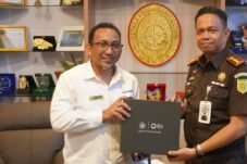 Kedatangan rombongan disambut hangat oleh Kepala Kejaksaan Negeri Maros, Febriyan, S.H., M.H. Pertemuan berlangsung di ruang kerja Kejari Maros, pada 10 November.