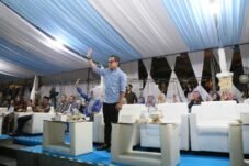 GELARAN Acara Lampung Selatan Festival 2025 menjadi pusat perhatian publik, dihadiri Wakil Menteri Dalam Negeri (Wamendagri) Bima Arya Sugiarto. Acara bertema pesta rakyat ini sekaligus menjadi rangkaian peringatan HUT ke-69 Kabupaten Lampung Selatan dan berlangsung meriah pada Sabtu malam (15/11/2025).