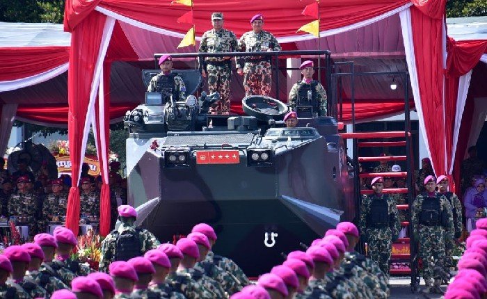 "Pengukuhan ini menjadi bentuk penghargaan Korps Marinir atas dedikasi Panglima TNI dalam memperkuat profesionalisme prajurit dan pembangunan kekuatan matra laut," bunyi keterangan resmi Kabidpenum Puspen TNI, Kolonel Laut (P) Agung Saptoadi, diterima INSERTRAKYAT.com