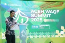 PEMERINTAH PROVINSI ACEH secara resmi membuka Aceh Waqaf Summit 2025 di Anjong Mon Mata, Komplek Meuligoe Gubernur Aceh, Selasa (25/11/2025). Forum strategis bertema “Kolaborasi Efektif Wakaf Menuju Kemakmuran Aceh” ini dibuka langsung oleh Sekretaris Daerah Aceh, M. Nasir, sebagai simbol dimulainya langkah besar transformasi ekosistem wakaf Aceh.