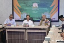 Sekda Aceh, M. Nasir bersama Rapat koordinasi Penanggulangan Bencana musibah banjir serta update terkini di posko tanggap darurat pemerintah aceh, kantor gubernur Aceh, Jumat, 27/11/2025