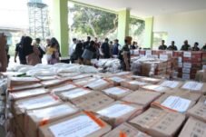 Muallem Tinjau Distribusi Bantuan BSI di Aceh Utara, Akses Darat Terputus : Penyaluran ke Warga Butuh Helikopter