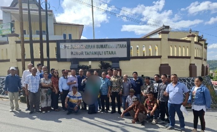 Pomparan Raja Sonakmalela, Tengku Pardede, angkat suara memberi apresiasi. Ia menilai tindakan polisi patut dihargai sebagai bukti komitmen perlindungan anak dari kekerasan seksual.