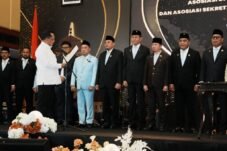 Mendagri Tito Resmi Kukuhkan Pengurus ADPSI dan ASDEPSI Periode 2025–2030