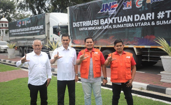 Pemprov Aceh Terima Bantuan JNE, 500 Ton Logistik Untuk Korban Bencana