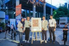 Caption: Wakil Menteri Ekonomi Kreatif, Irene Umar, bersama, Kepala Suku Dinas Pariwisata dan Ekonomi Kreatif Kota Administrasi Jakarta Pusat, Shinta Nindyawati, VP of Non Railway Engineering, Widya Sena Pradipta, dan Project Director, Wilbert Deil. meresmikan 'Scenic Art Station' di Stasiun BNI City, Jakarta, Sabtu (27/12/2025).