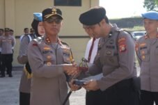Disiplin Adalah Sumbu Integritas, Kapolres Soppeng Beri Reward Kepada Personil