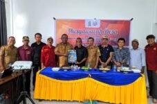 Di bidang keterbukaan informasi publik, Desa Tongke-Tongke telah menyediakan situs resmi http://tongke-tongke.desa.id situs resmi ini dioperasikan oleh Kaur Tata Usaha dan Umum (TU) Darmansyah.