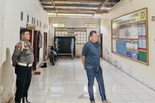 Manfaatkan Hari Libur, Kapolres Sinjai Kunjungi Polsek Sinjai Utara dan Sinjai Timur