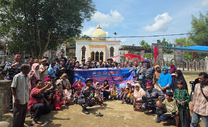 TNI AL Gelar Pemeriksaan Kesehatan dan Trauma Healing Terhadap Ratusan Warga Aceh