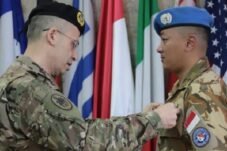 INSERTRAKYAT.COM (INTERNASIONAL) -- TNI menerima LAF Medal atas KRI SIM-367 di UNIFIL, menutup 16 tahun pengabdian menjaga laut Lebanon dan memperkuat diplomasi maritim internasional. (Foto Puspen TNI).