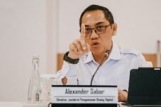 Kementerian Komunikasi dan Digital (Kemkomdigi) menindaklanjuti dugaan penyalahgunaan fitur kecerdasan buatan Grok Artificial Intelejensi (AI) pada platform X yang dimanfaatkan untuk memproduksi dan menyebarkan konten pornografi (asusila), termasuk manipulasi foto pribadi warga Indonesia tanpa persetujuan.