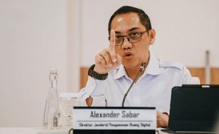 Kementerian Komunikasi dan Digital (Kemkomdigi) menindaklanjuti dugaan penyalahgunaan fitur kecerdasan buatan Grok Artificial Intelejensi (AI) pada platform X yang dimanfaatkan untuk memproduksi dan menyebarkan konten pornografi (asusila), termasuk manipulasi foto pribadi warga Indonesia tanpa persetujuan.