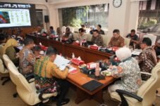 Tito telah memimpin rapat verifikasi kondisi 52 kabupaten/kota terdampak bencana dalam wilayah tiga provinsi. Fokus utama berada di Aceh, Sumatera Utara, dan Sumatera Barat.