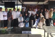 Foto bersama Ivan Gunawan ketua terpilih dengan pengurus Percasi Kolaka (14/1). Ibhar/InsertRakyat.com