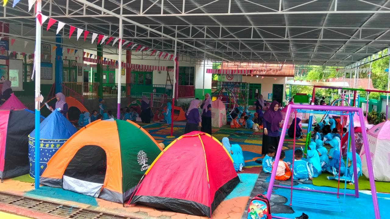 Guru TK Negeri 10 Tumbuhkan Karakter Anak Sinjai Sejak Dini, Gelar Camping Ceria di Lingkungan Sekolah