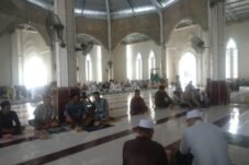 Masyaalloh! Bhabinkamtibmas Hadiri Peringatan Isra Mi’raj Nabi Muhammad SAW 1447 H di Barae