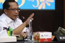 Menteri Dalam Negeri Muhammad Tito Karnavian dalam rapat koordinasi percepatan pemulihan pascabencana Sumatera.
