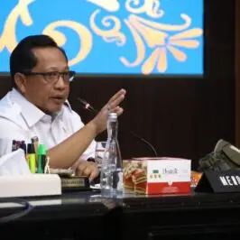 Menteri Dalam Negeri Muhammad Tito Karnavian dalam rapat koordinasi percepatan pemulihan pascabencana Sumatera.