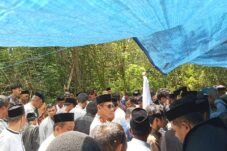 Kapolsek Sinjai Timur Melayat dan Kawal Pemakaman Ustadz H. Najamuddin Marzuki, Ulama Karismatik Sinjai