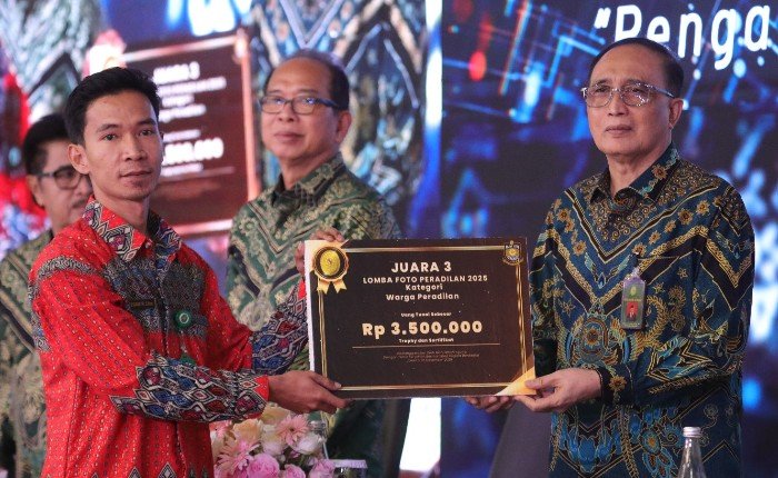 Menggapai Mimpi Lewat Lomba Foto Peradilan 2025, Agit Bangga Terima Penghargaan Mahkamah Agung