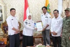 Kadis PMD Sinjai Bareng Ketua APDESI Merah Putih Audiensi dengan Bupati Ratnawati Arif di Rujab Bupati