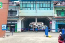 Baru Diresmikan Bupati, Lantai Gerbang Parkir Elektronik Pasar Sentral Sinjai Mulai Butuh Perbaikan