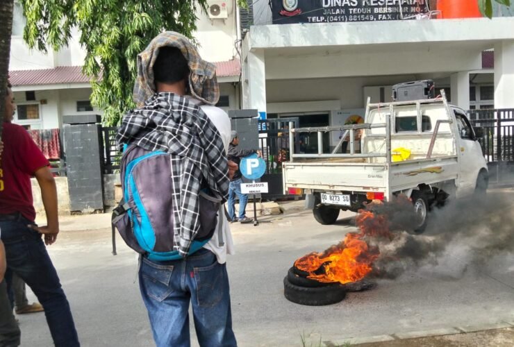 Aksi Jilid III, Koalisi Lintas Mahasiswa Geruduk Dinkes Makassar, Soroti Dugaan Mark Up Anggaran Rp544 Juta