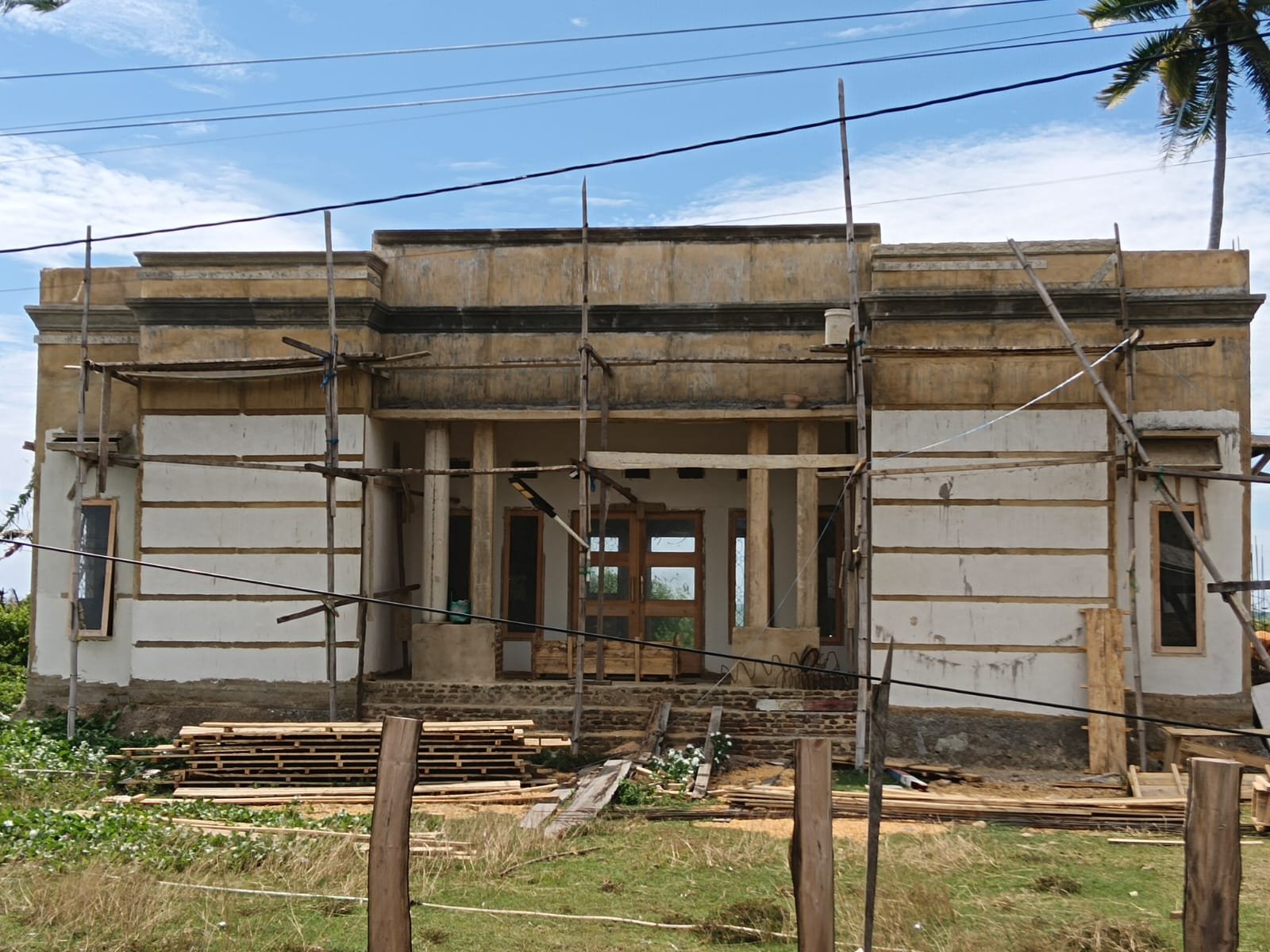 Kemilau Transformasi 'local governance modernization" Pemdes Lamundre Bangun Kantor Desa Baru