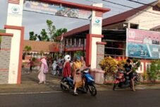 Siswa Penerima Manfaat MBG di Kabupaten Sinjai "Gembira" Ada Kurma Dari Dapur Polres