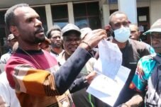 Disdukcapil Jayawijaya Buka Suara Terkait Ratusan Warga Pagi Tadi Ngamuk : Warga Teriak Pelayanan Tak Becus Dan Sarat NEPOTISME!!!!