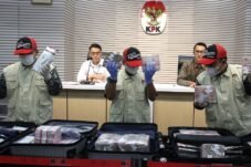 KPK Tangkap Kasi Intelijen Cukai dan Sita 5 Candi - Candi Berisi Rp5,19 Miliar di Safe House