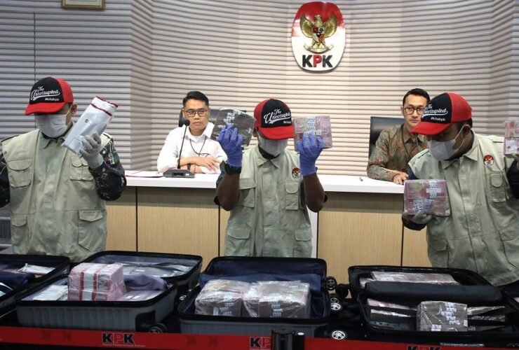 KPK Tangkap Kasi Intelijen Cukai dan Sita 5 Candi - Candi Berisi Rp5,19 Miliar di Safe House