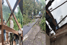 Angin Kencang Terjang Kindang, Puluhan Rumah Warga Rusak, GISK Harap Perhatian Pemerintah