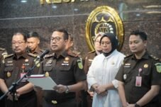 Kejati Sulsel Tahan 5 Tersangka Korupsi Pengadaan Bibit Nanas Rp60 Miliar, Eks Pj Gubernur Ikut Ditahan
