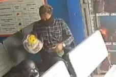 CCTV Rekam Dugaan Pencurian Helm di Rappocini Makassar