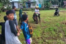 Ngabuburit Unik, Komunitas Motor Trail Sinjai Timur Balapan di Tengah Sawah