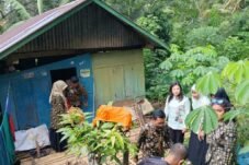 HUT IKAHI ke-73, PN Sinjai dan Pengadilan Agama Berbagi Sembako untuk Warga Kurang Mampu di Sejumlah Kecamatan