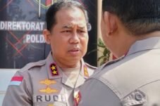 Kapolda NTT Copot Dirresnarkoba Kombes Adrivanto Tedio Baskoro Usai Dugaan Pemerasan Rp375 Juta Heboh!