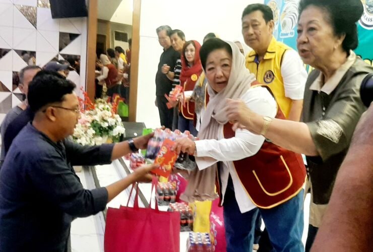 IWATI Sulsel dan Lions Club Jamu Ratusan Dhuafa